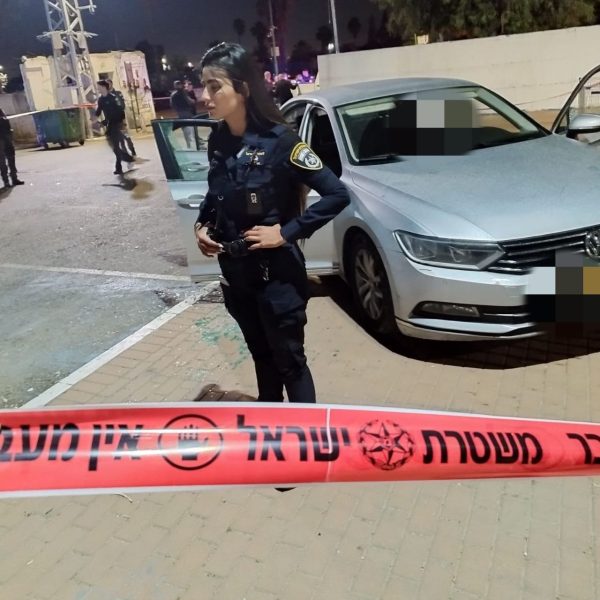 قوات الشرطة في موقع جريمة قتل سحر أبو حجاج (تصوير: الشرطة).