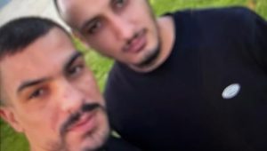 القتيلان هما تامر أبو كشك وطيّب مصري (من وسائل التواصل الاجتماعي).